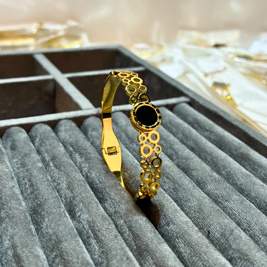 Chic Gold Openwork Kada