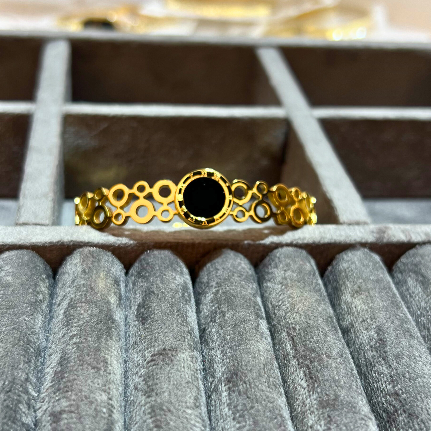 Chic Gold Openwork Kada