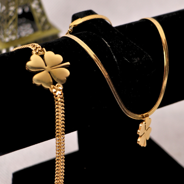 Lucky Clover Pendant Necklace - Gold Herringbone Snake Chain