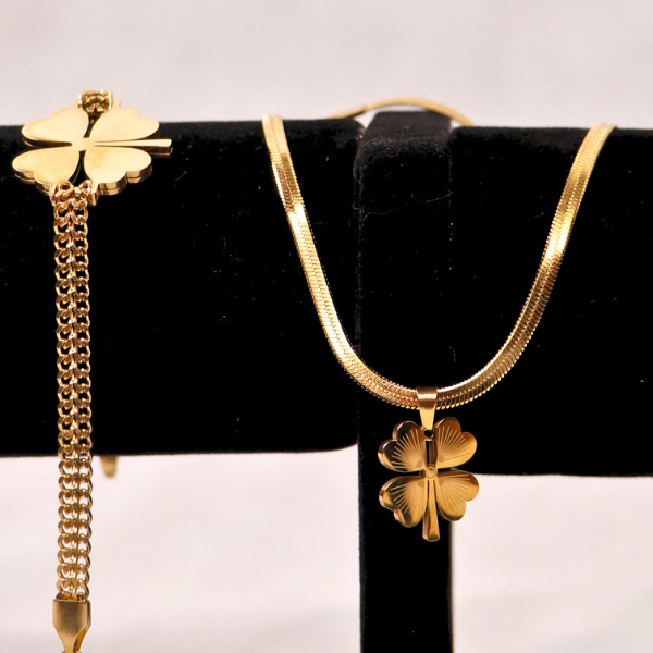 Lucky Clover Pendant Necklace - Gold Herringbone Snake Chain