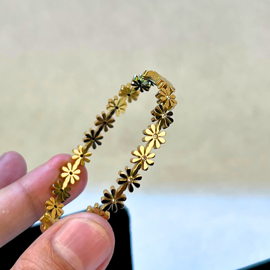 Golden Petals Bangle | Non-Tarnish