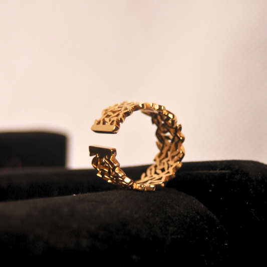 Golden Leaf-Pattern Ring - Modern & Adjustable