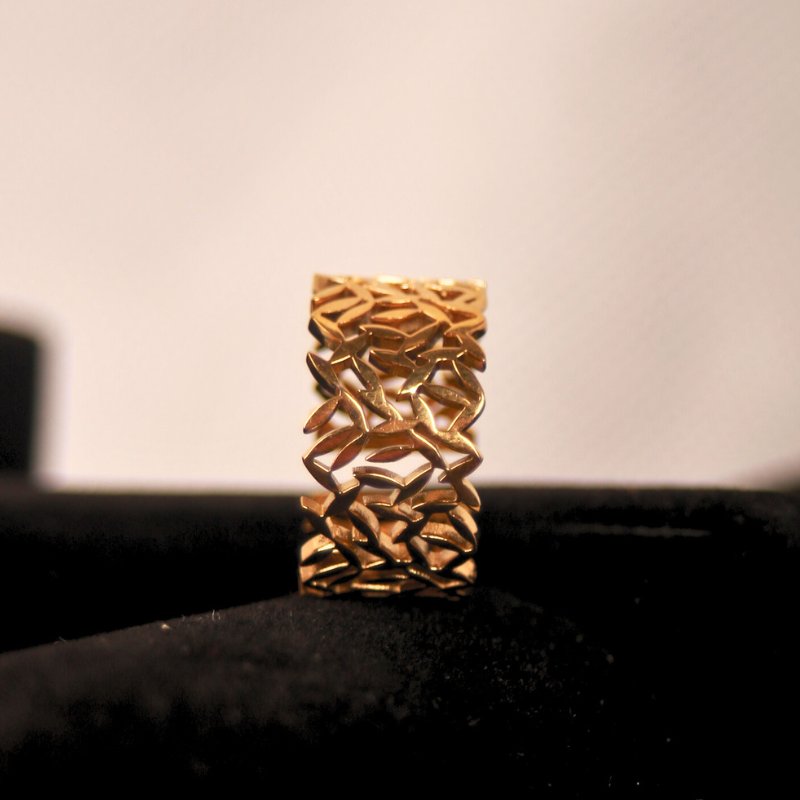 Golden Leaf-Pattern Ring - Modern & Adjustable