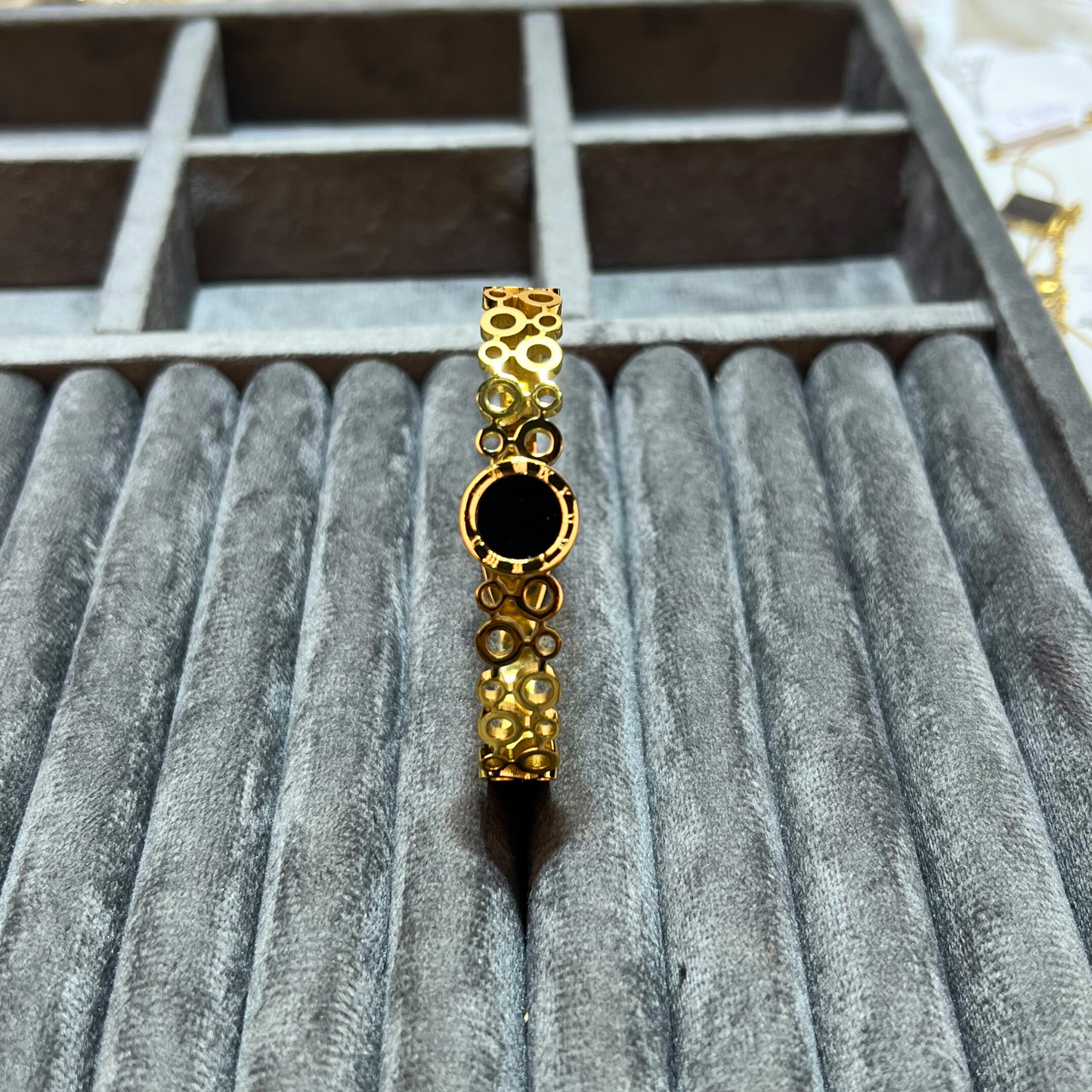 Chic Gold Openwork Kada