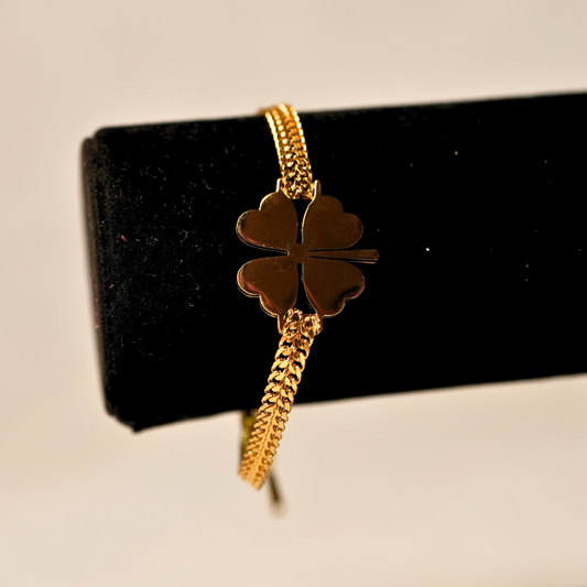 The Clover Bracelet - Golden Charm