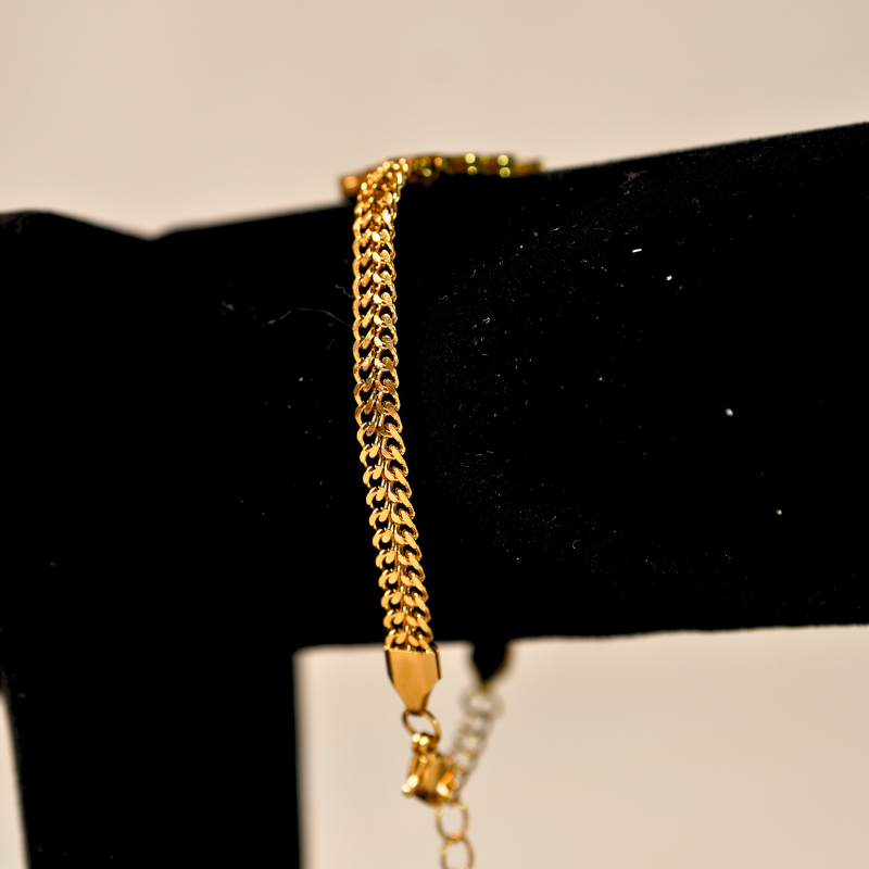 The Clover Bracelet - Golden Charm