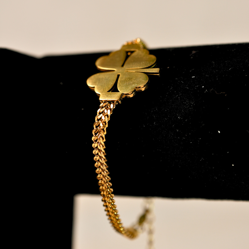 The Clover Bracelet - Golden Charm