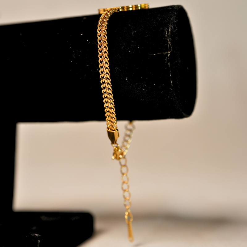 The Clover Bracelet - Golden Charm